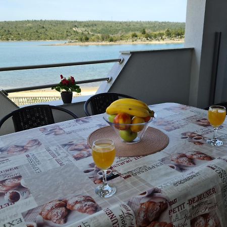 Apartmani Rudi Anić Exteriör bild