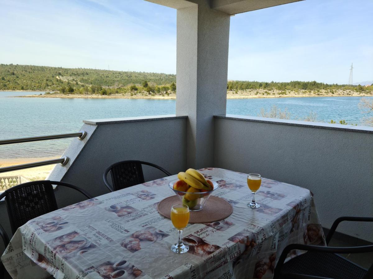 Apartmani Rudi Anić Exteriör bild