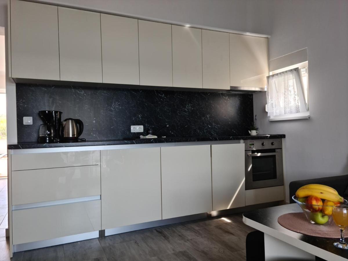 Apartmani Rudi Anić Exteriör bild