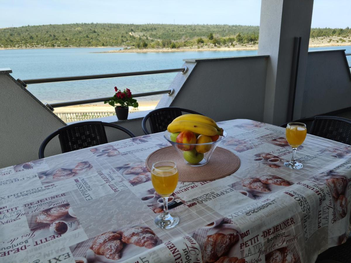 Apartmani Rudi Anić Exteriör bild