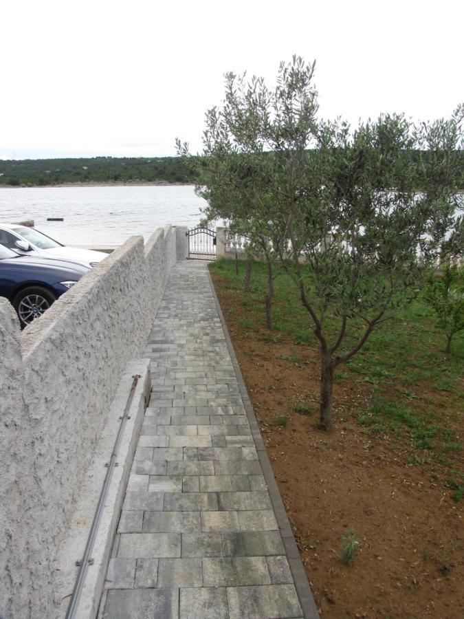 Apartmani Rudi Anić Exteriör bild