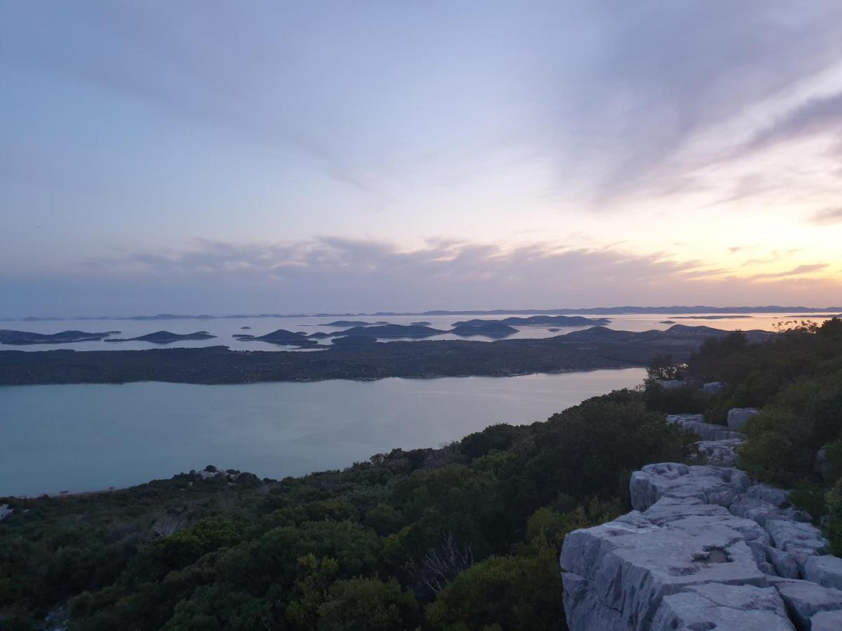 Apartmani Rudi Anić Exteriör bild