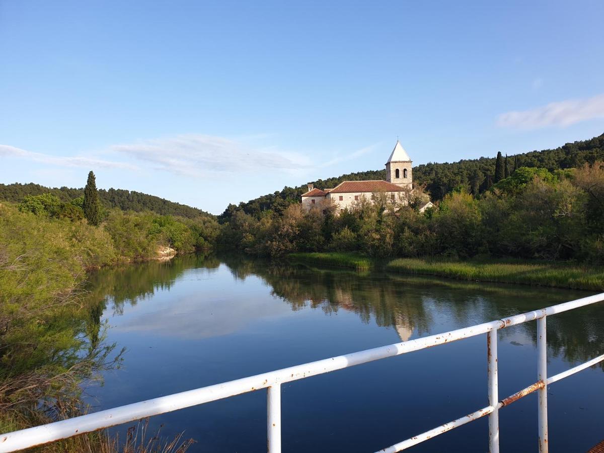 Apartmani Rudi Anić Exteriör bild